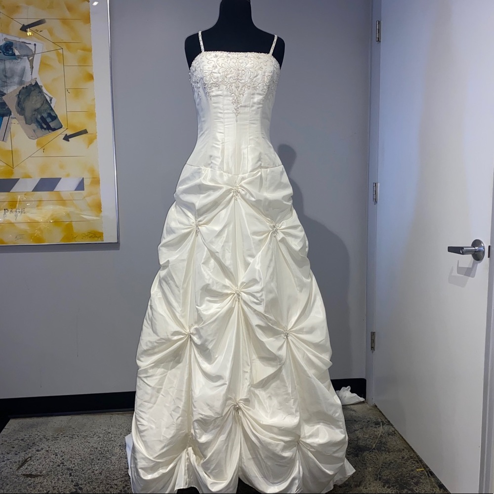Ivory size 10 Wedding Dress Kathryn La Croix